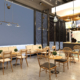 Una fotografía de una franquicia que resalta la excelencia en arquitectura comercial y diseño, reflejando la cuidadosa planificación y estética que crea un ambiente atractivo para clientes y empleados por igual.